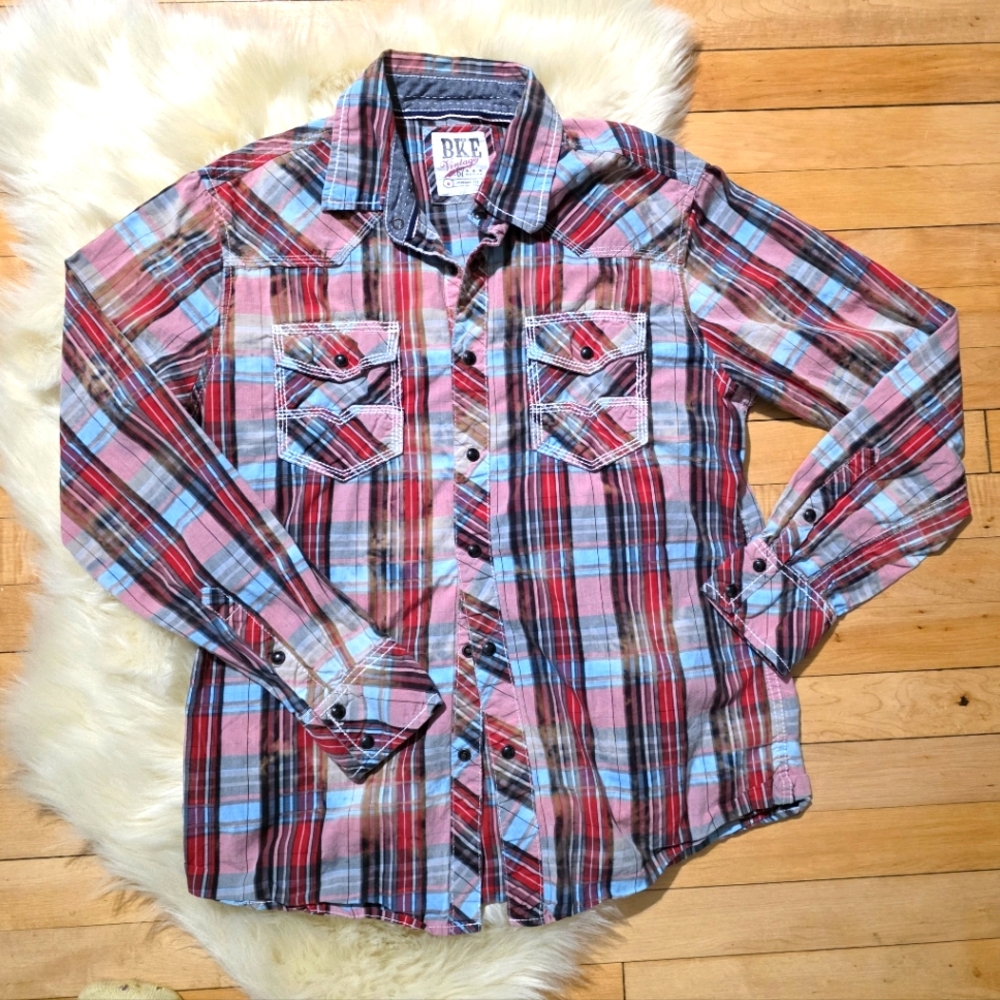 BKE Vintage Shirt Mens Medium Red Plaid Standard Fit Distressed Pearl Snap